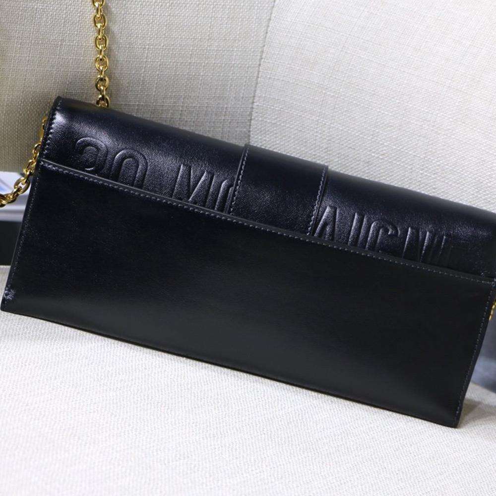 30-montaigne-pouch-9 Handle