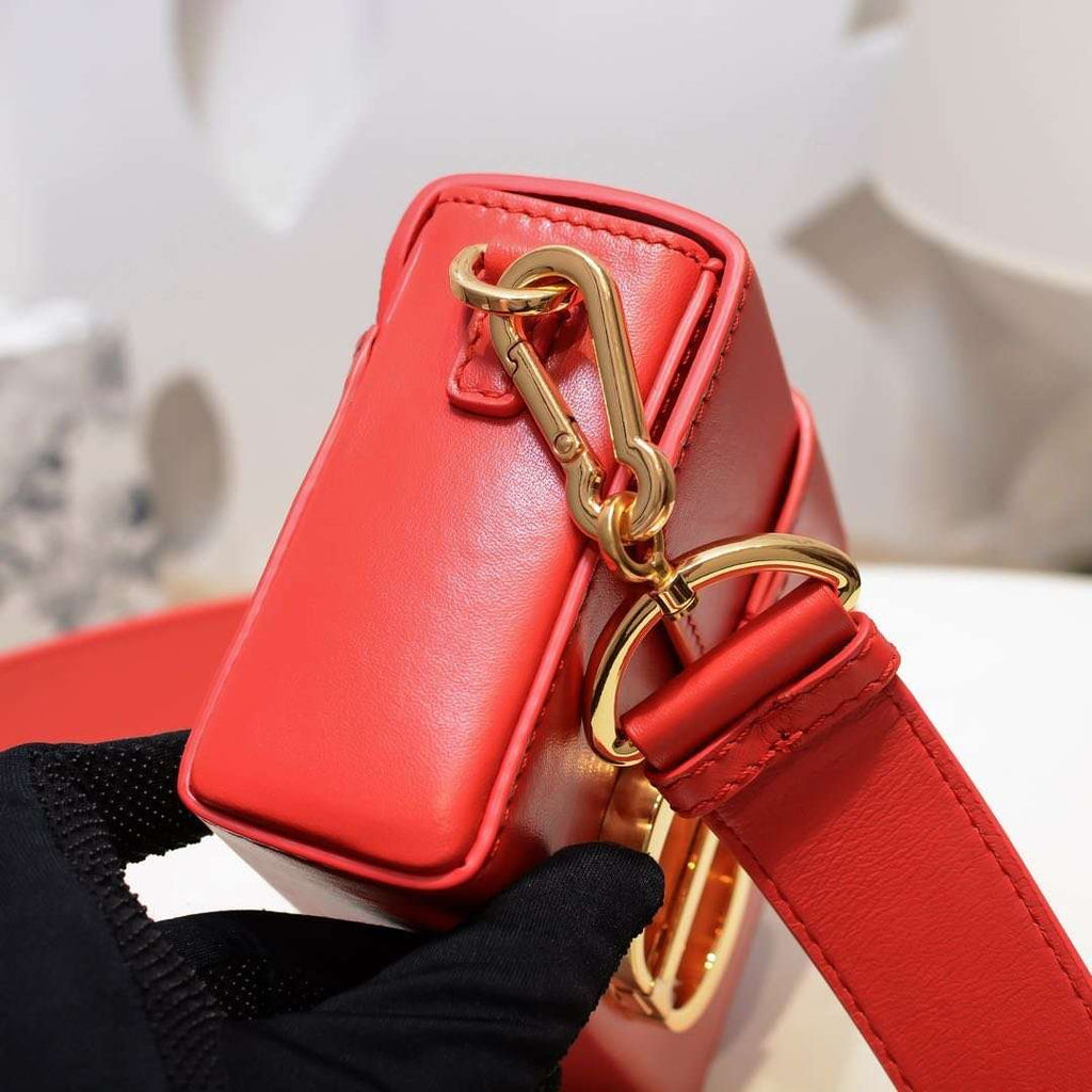 30-montaigne-flap-bag-1 Crossbody