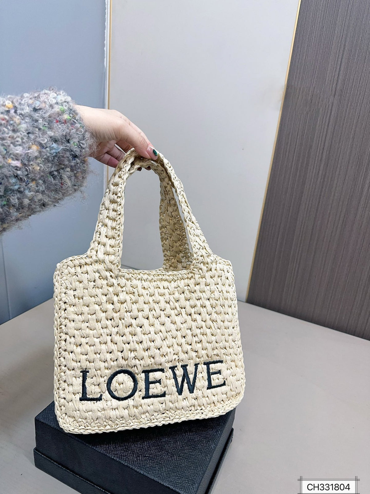 loewe-trend-straw-tote-bag-24x19cm Tote