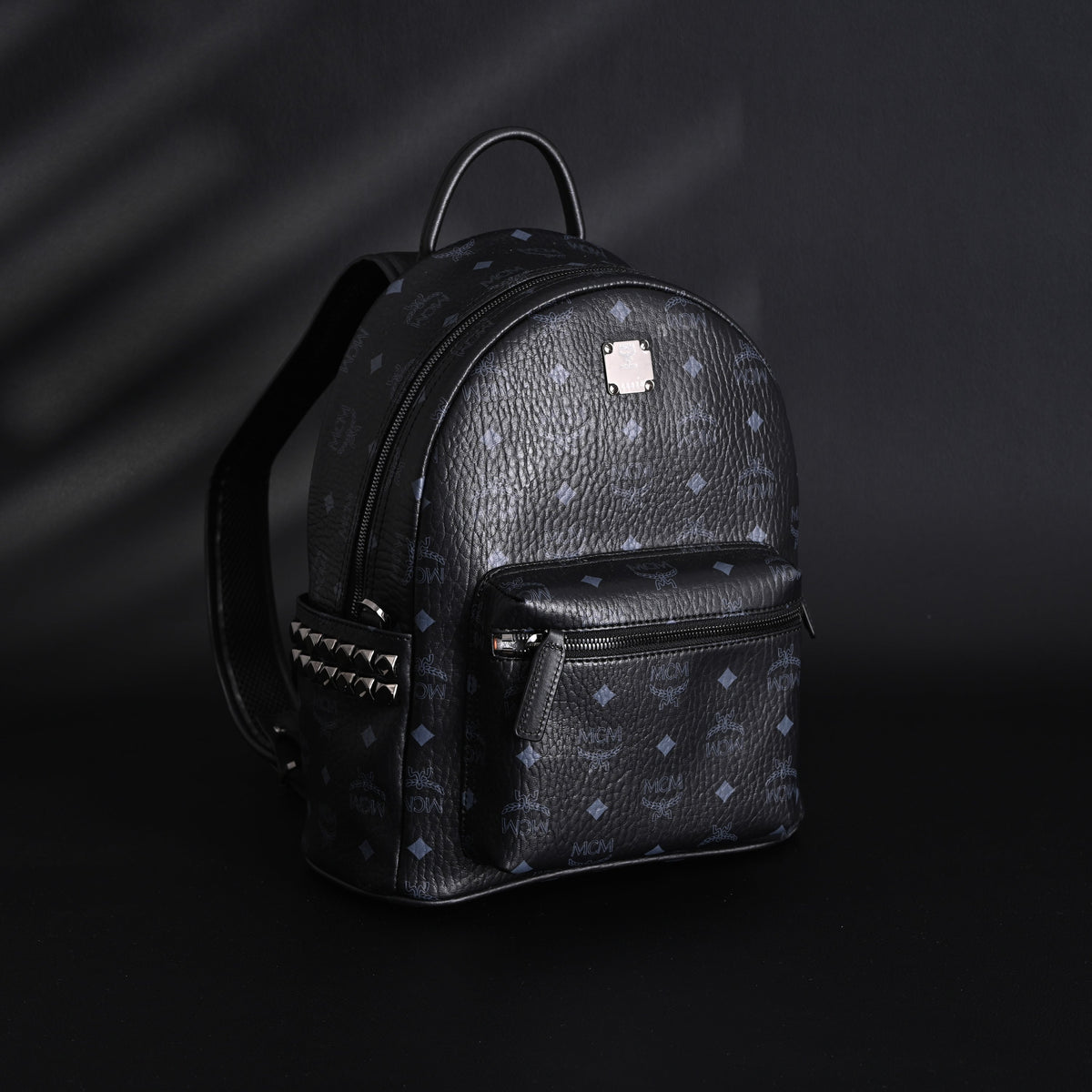 mcm-stark-visetos-medium-backpack-black-monogram-with-studded-detailing ohter