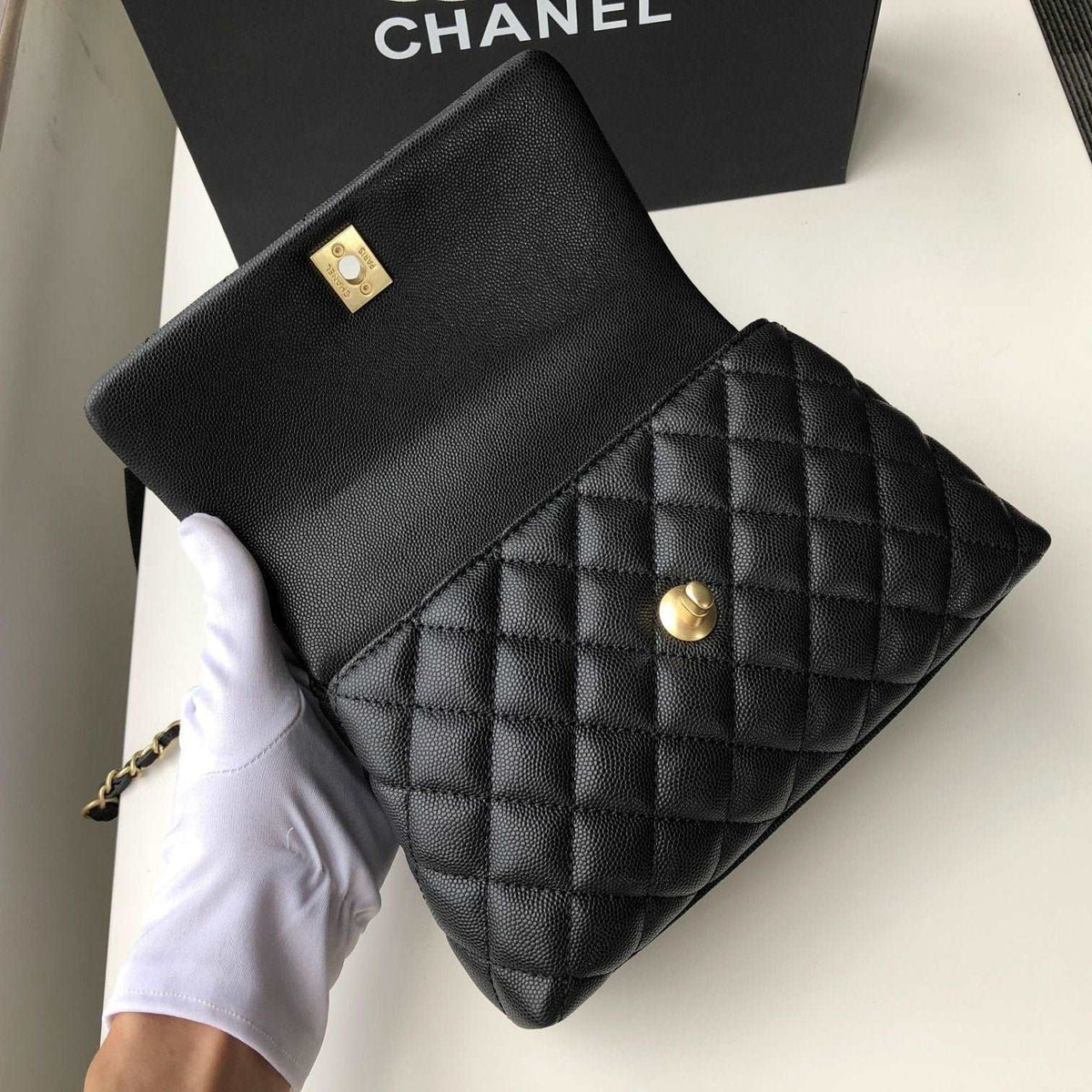 flap-bag-with-top-handle-7 Handle