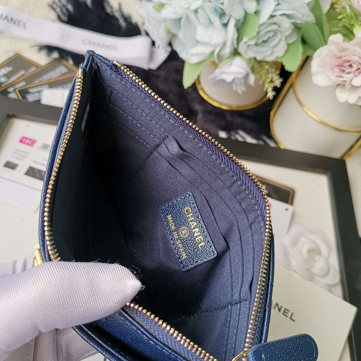 copy-chanel-caviar-quilted-classic-zip-boy-pouch Handle