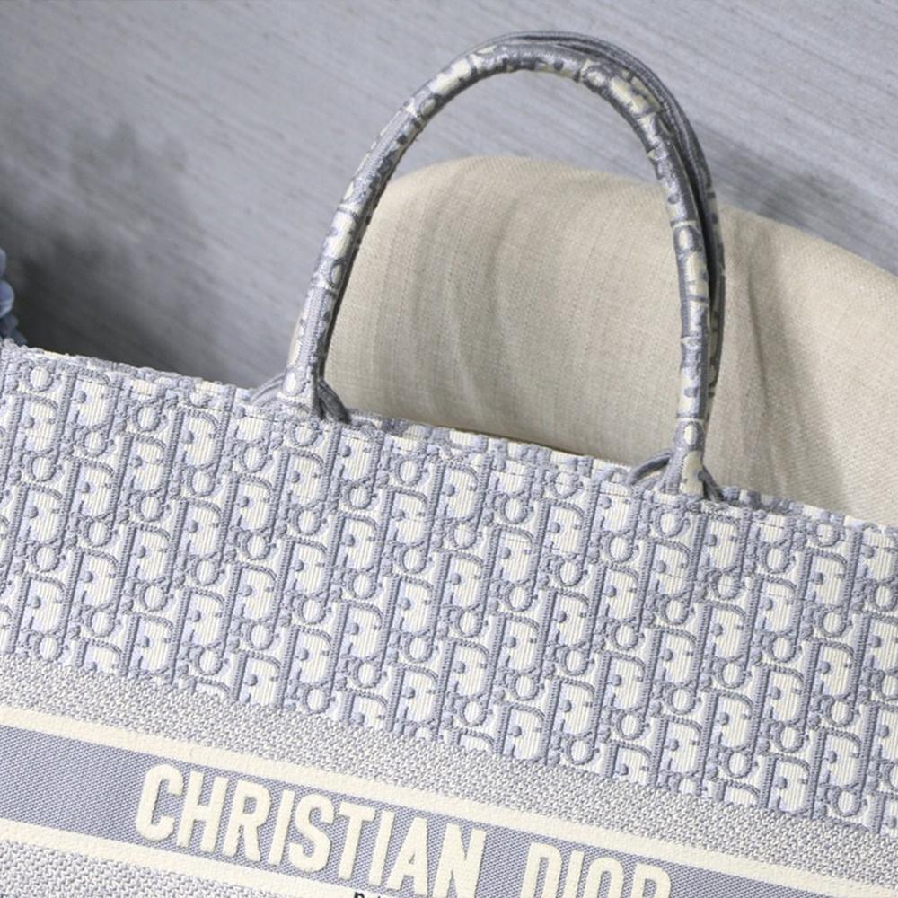 dior-book-tote-11 Tote