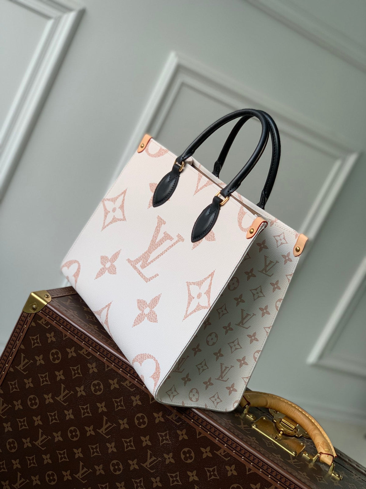 louis-vuitton-onthego-mm-tote-bag-monogram-dune-cruise-35-x-27-x-14-cm Tote