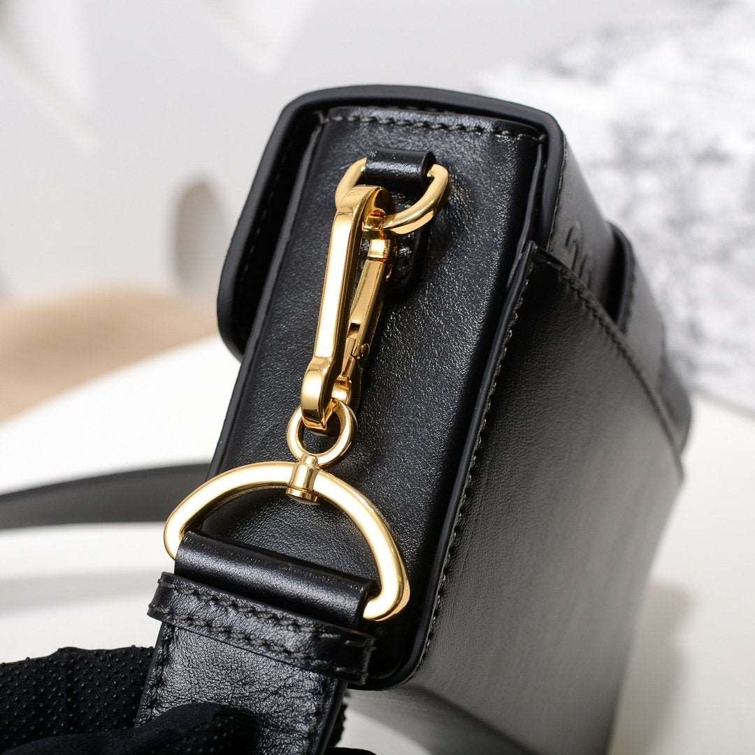 30-montaigne-flap-bag Shoulder