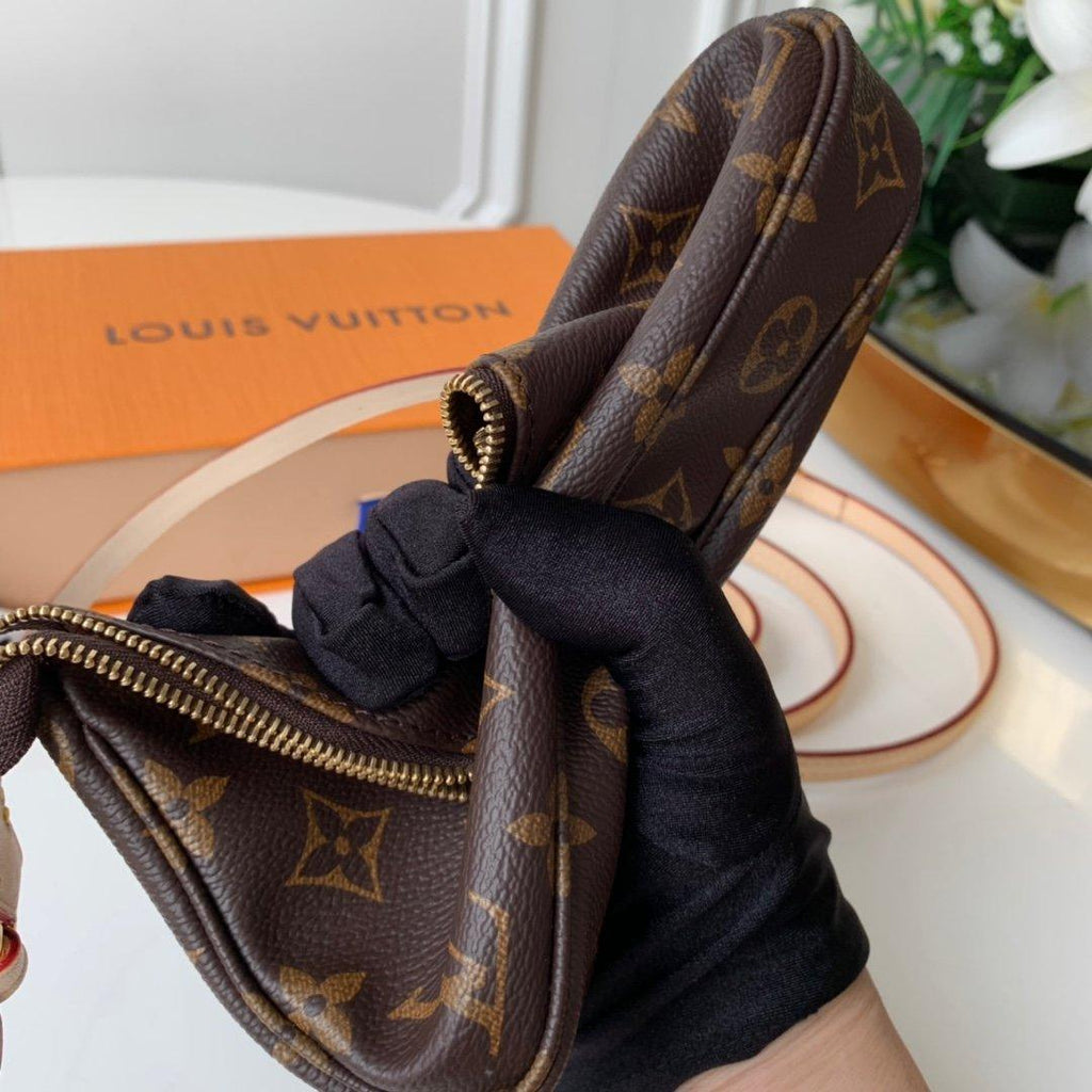 louis-vuitton-pochette-accessoires Shoulder