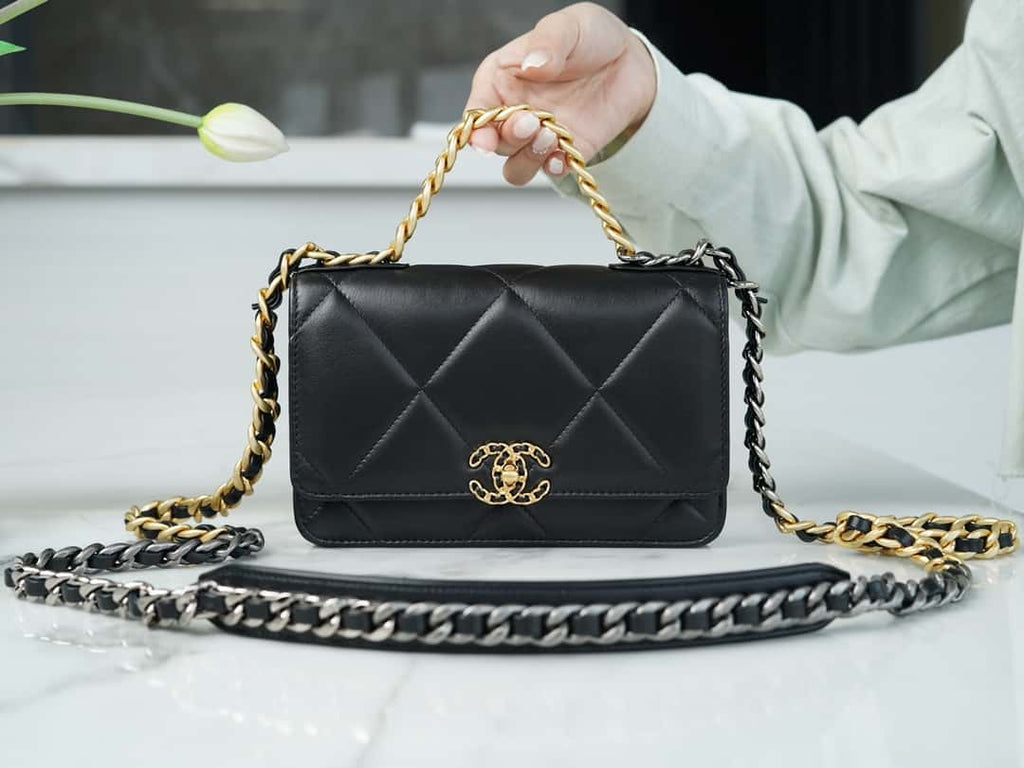 chanel-19-woc-wallet-on-chain-ap0957-black-flap-bag Crossbody