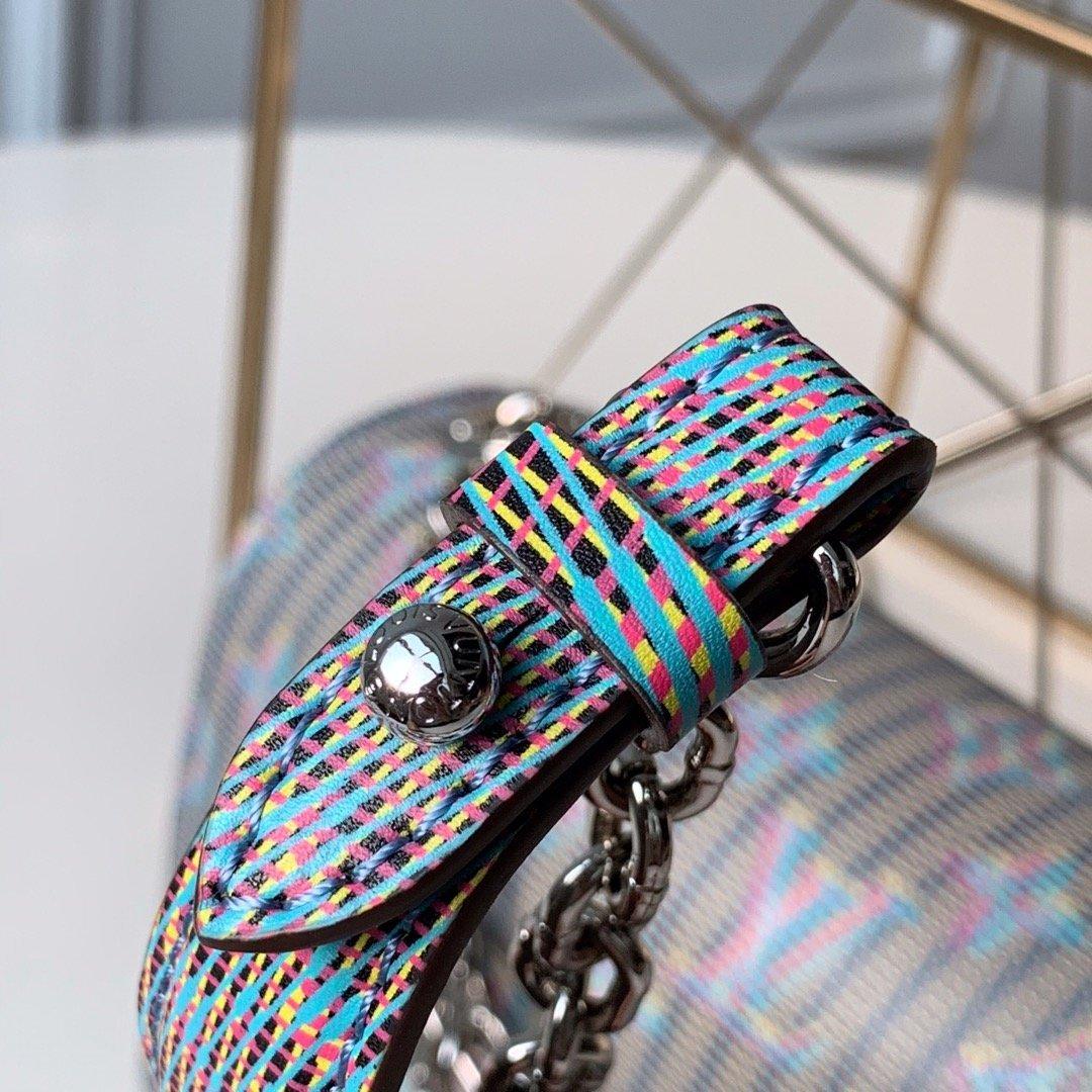 copy-louis-vuitton-twist-mm-1 Crossbody