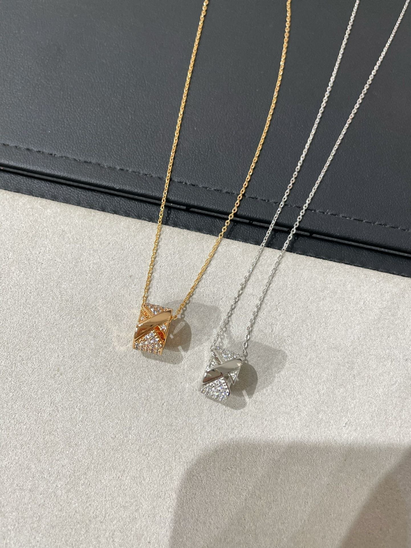 CHAUMET LIENS EVIDENCE DIAMOND PAVED NECKLACE