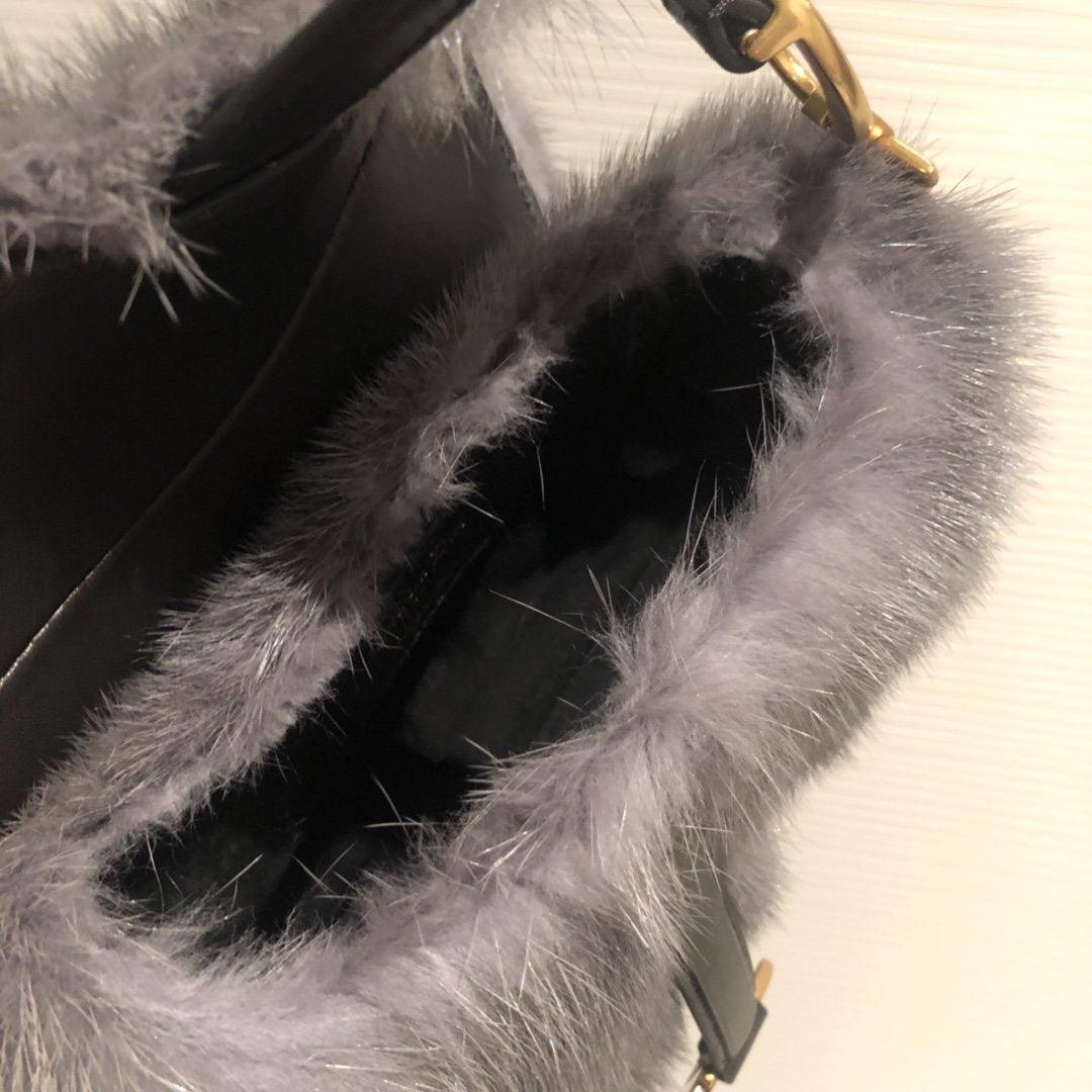 saddle-bag-6 Handle