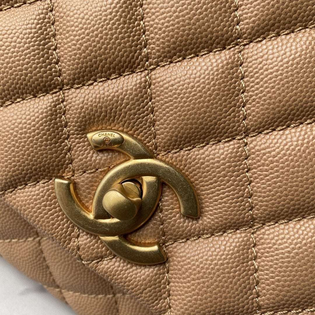 flap-bag-with-top-handle-2 Handle