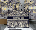 dior-book-tote-large-blue-toile-de-jouy-embroider-42-x-35-x-18-5-cm Tote