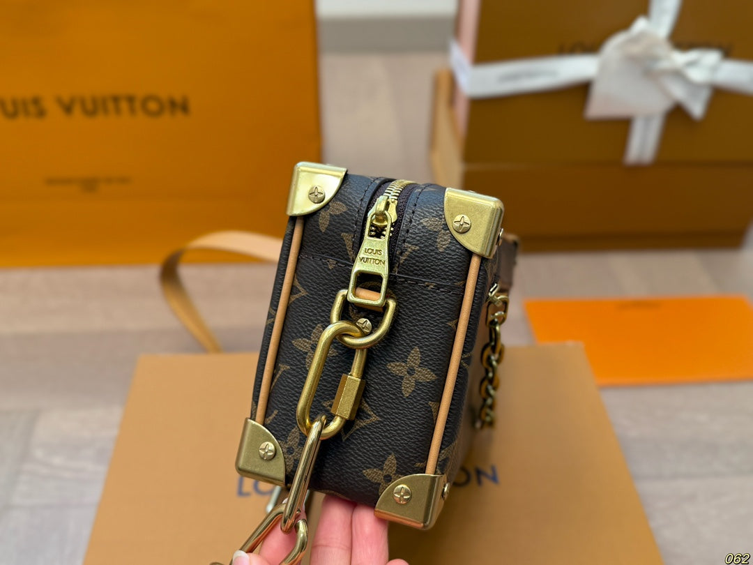 louis-vuitton-lv-soft-trunk-box-bag-satchel-18x12cm Handle
