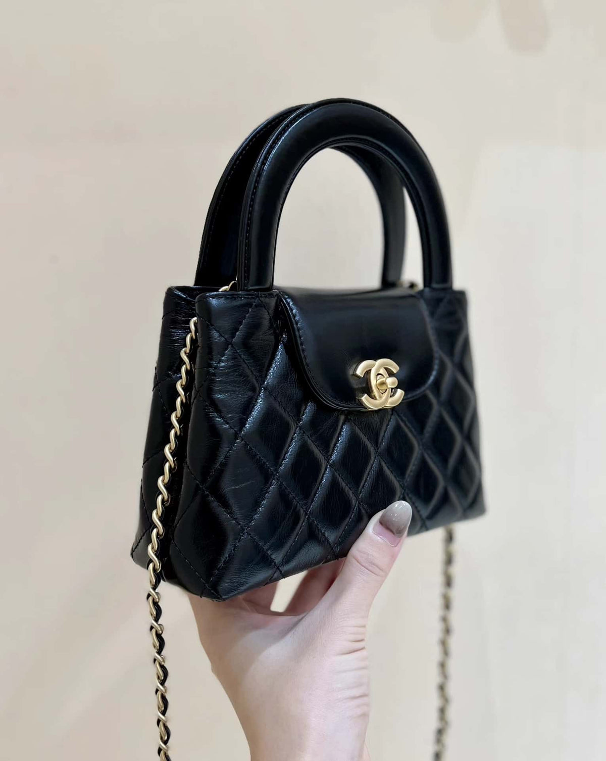 chanel-kelly-mini-shopping-bag-mini-23k-shiny-aged-calfskin-black-13x19x7cm Handle