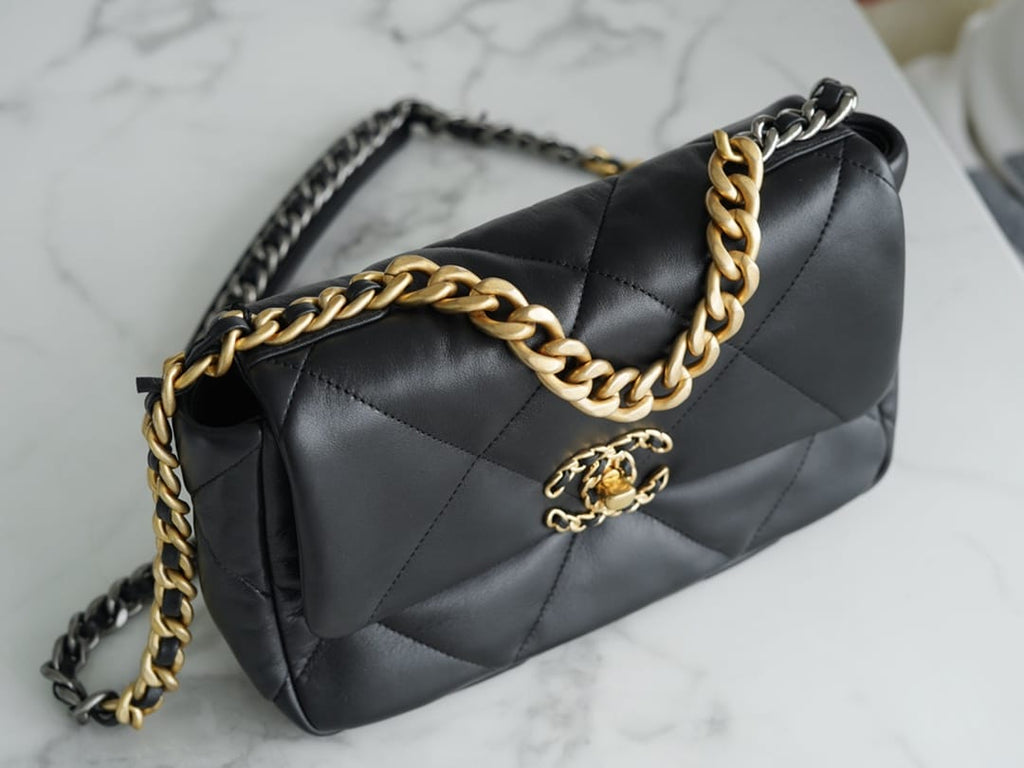 chanel-19bag-as1160-black-gold-buckle-bag-small-26cm Shoulder