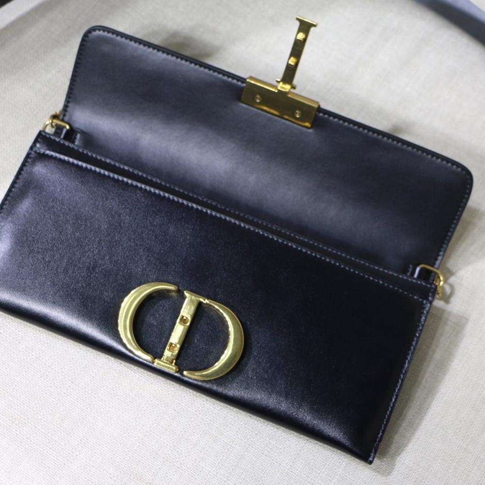 30-montaigne-pouch-9 Handle
