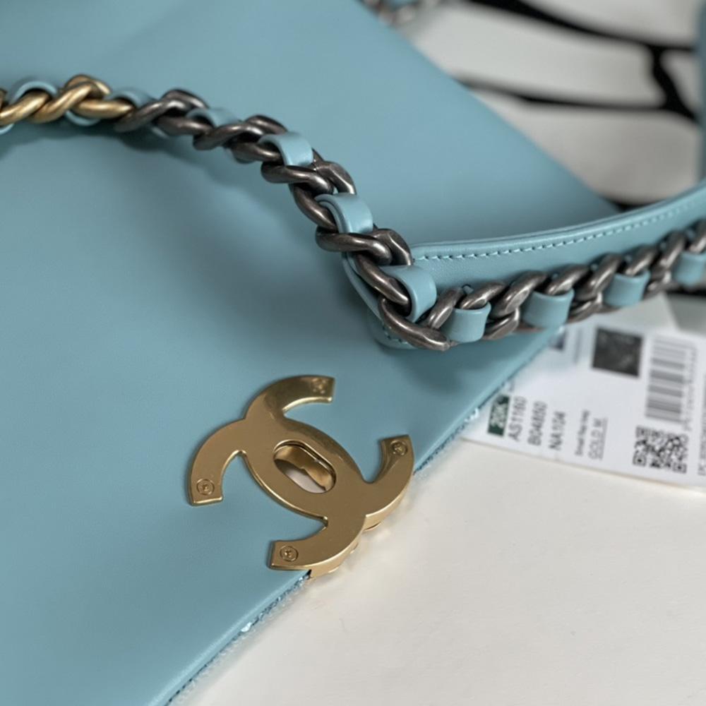 chanel-flap-bag-12 Crossbody