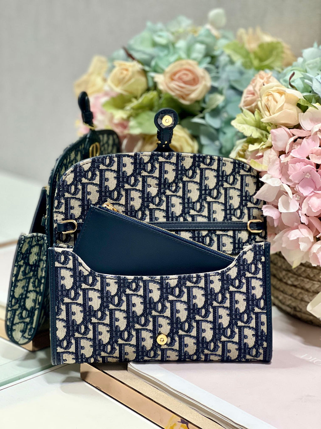 dior-bobby-wallet-on-chain-east-west-blue-oblique-jacquard-21-5-12-4cm Crossbody
