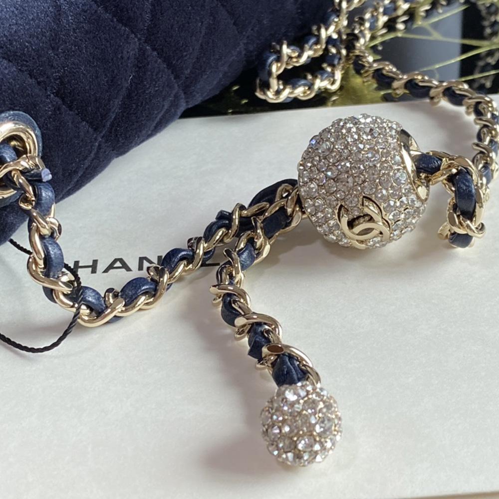 chanel-flap-bag-16 Crossbody