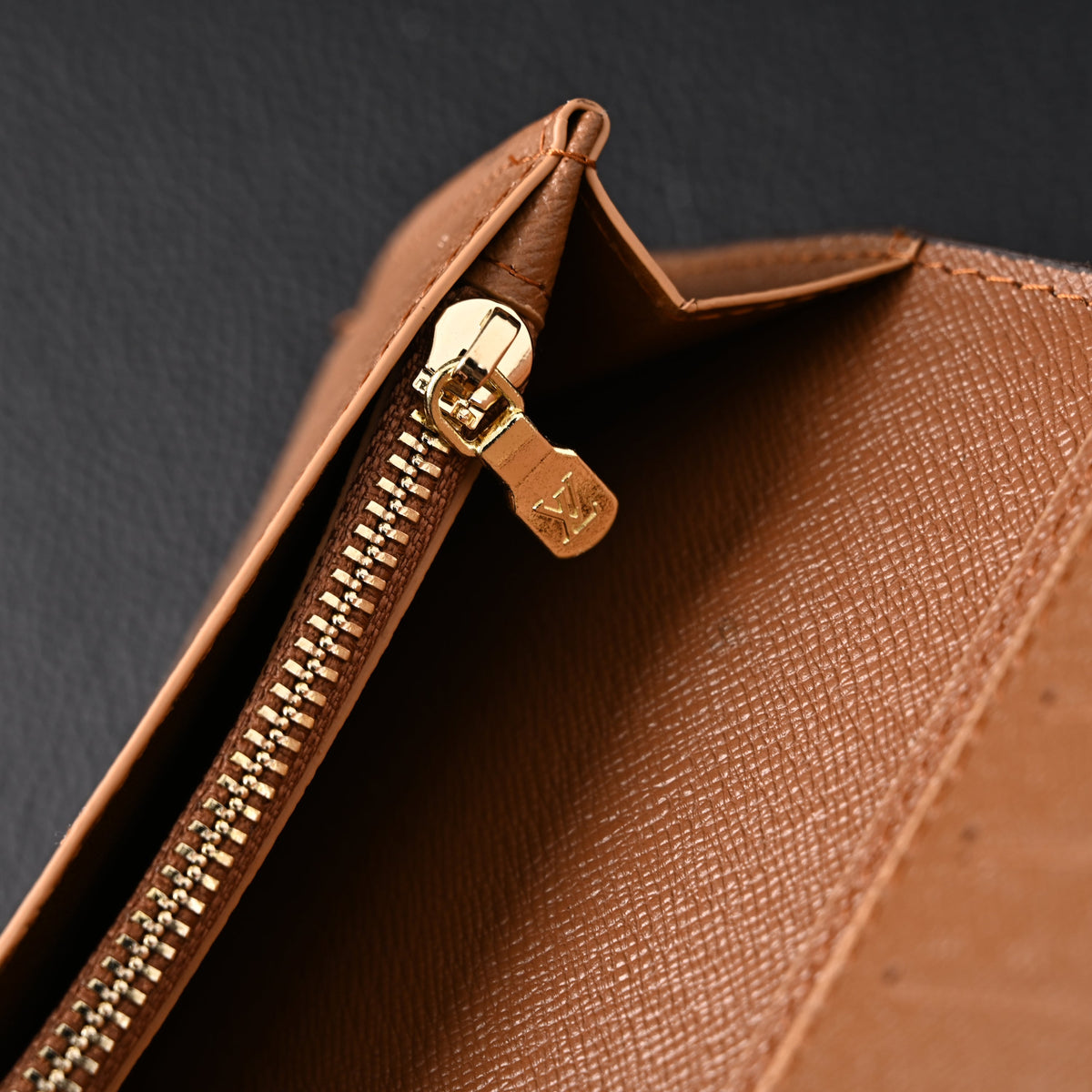 louis-vuitton-brazza-wallet-monogram-eclipse-canvas-long-bifold-m61697 ohter