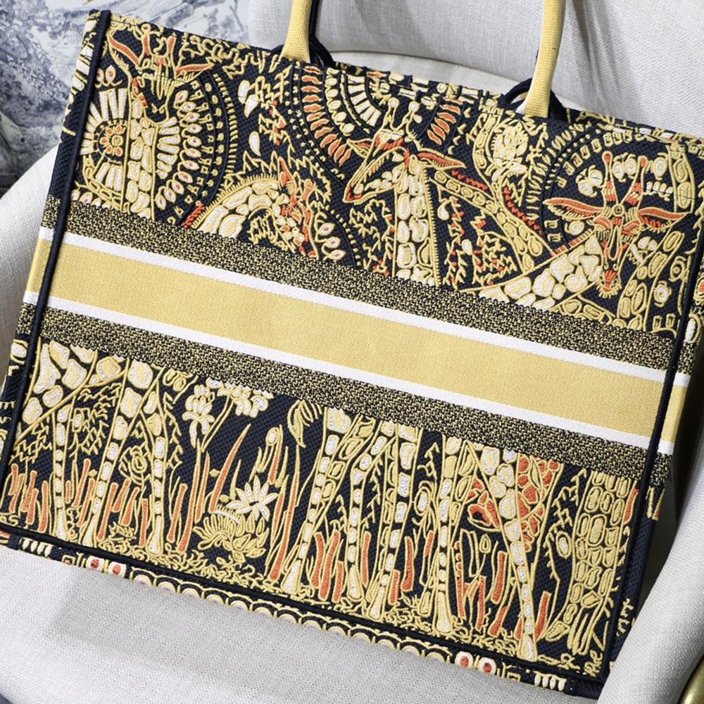 dior-book-tote-14 Tote