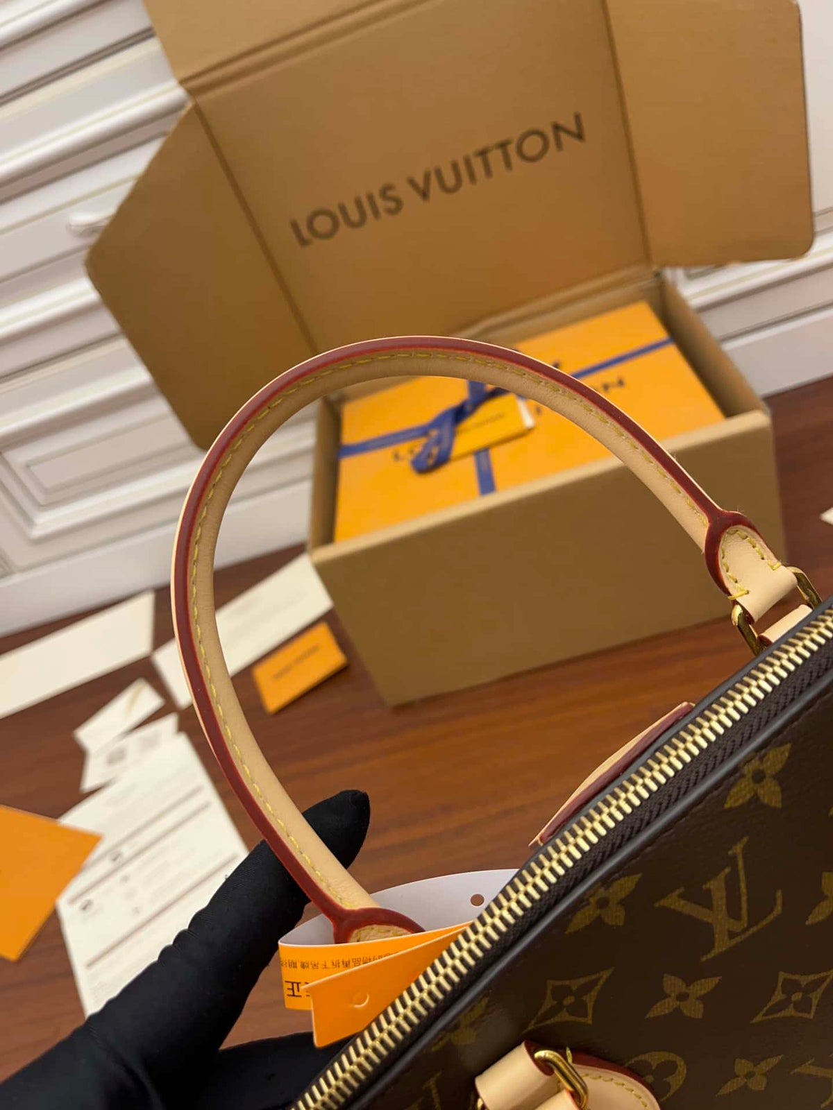 louis-vuitton-boetie-handbag Handle
