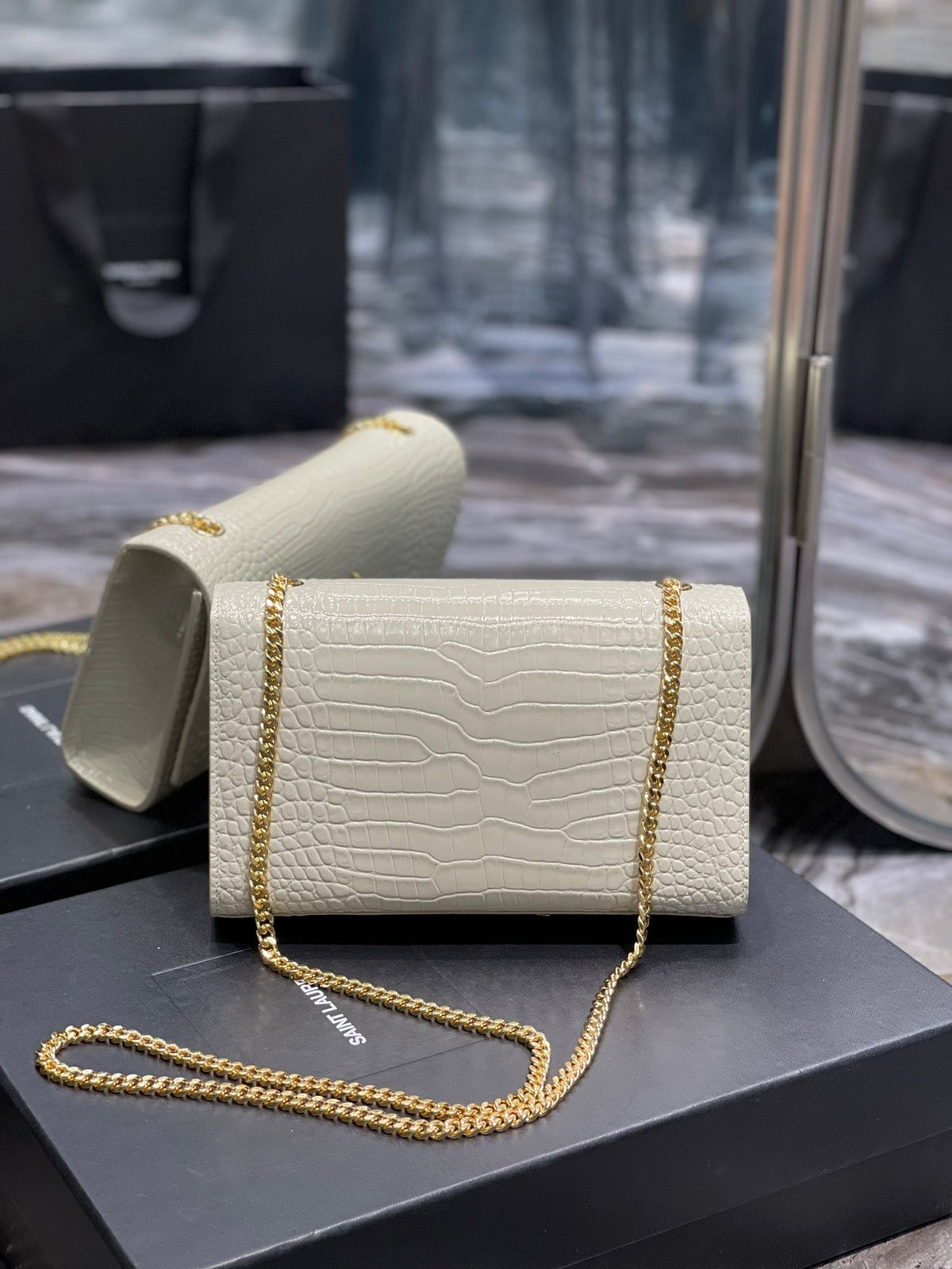 ysl-kate-24cm Crossbody