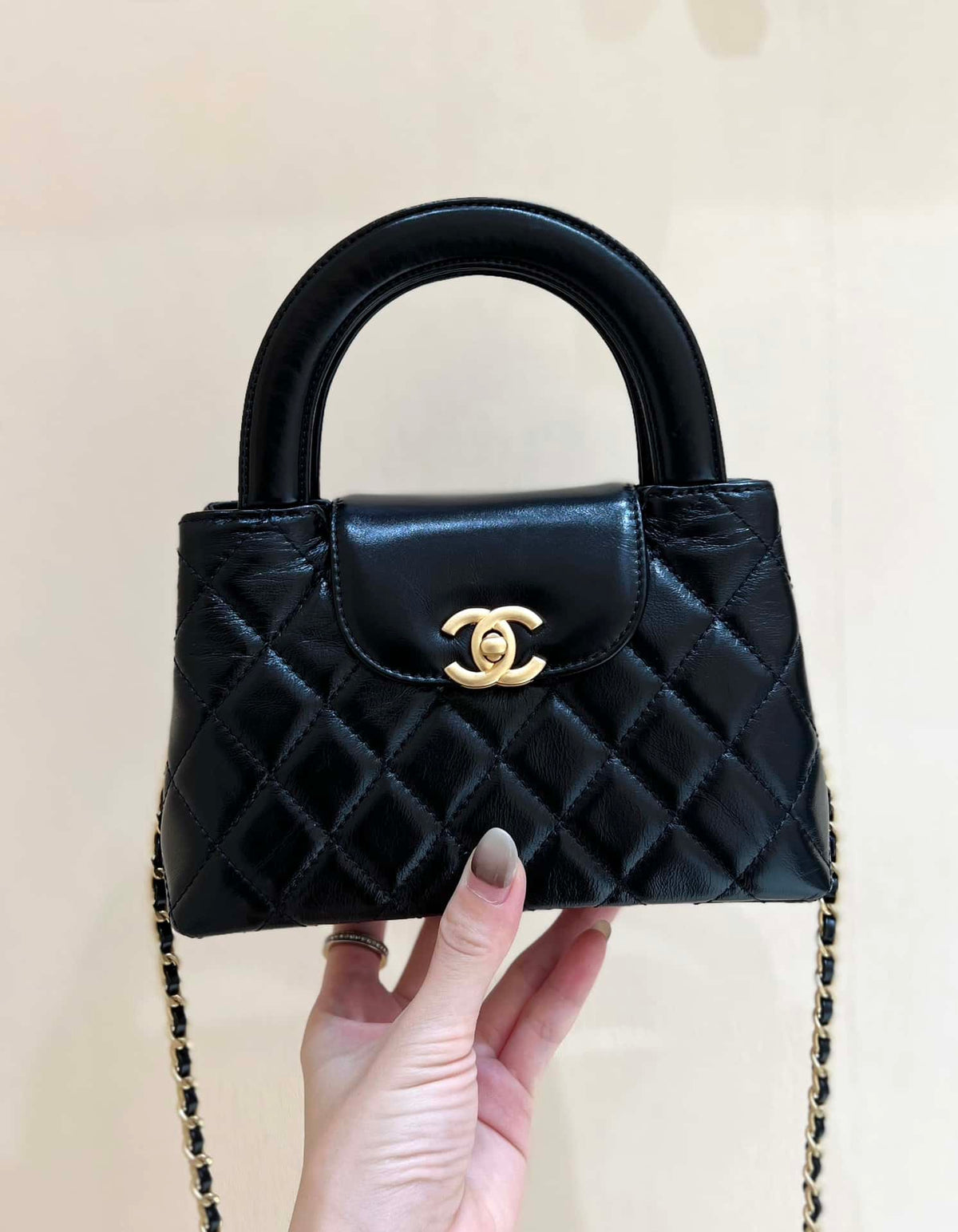 chanel-kelly-mini-shopping-bag-mini-23k-shiny-aged-calfskin-black-13x19x7cm Handle