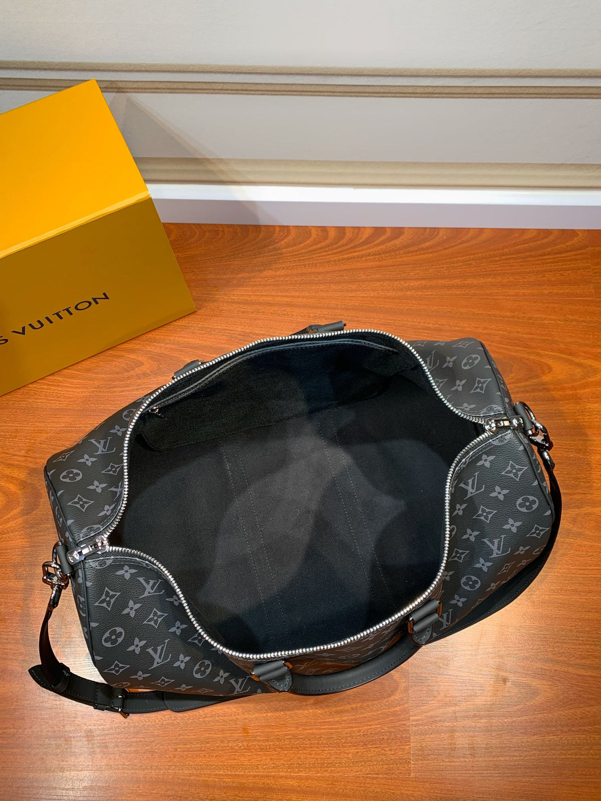 louis-vuitton-lv-keepall-travel-bag-multi-sizes Handle