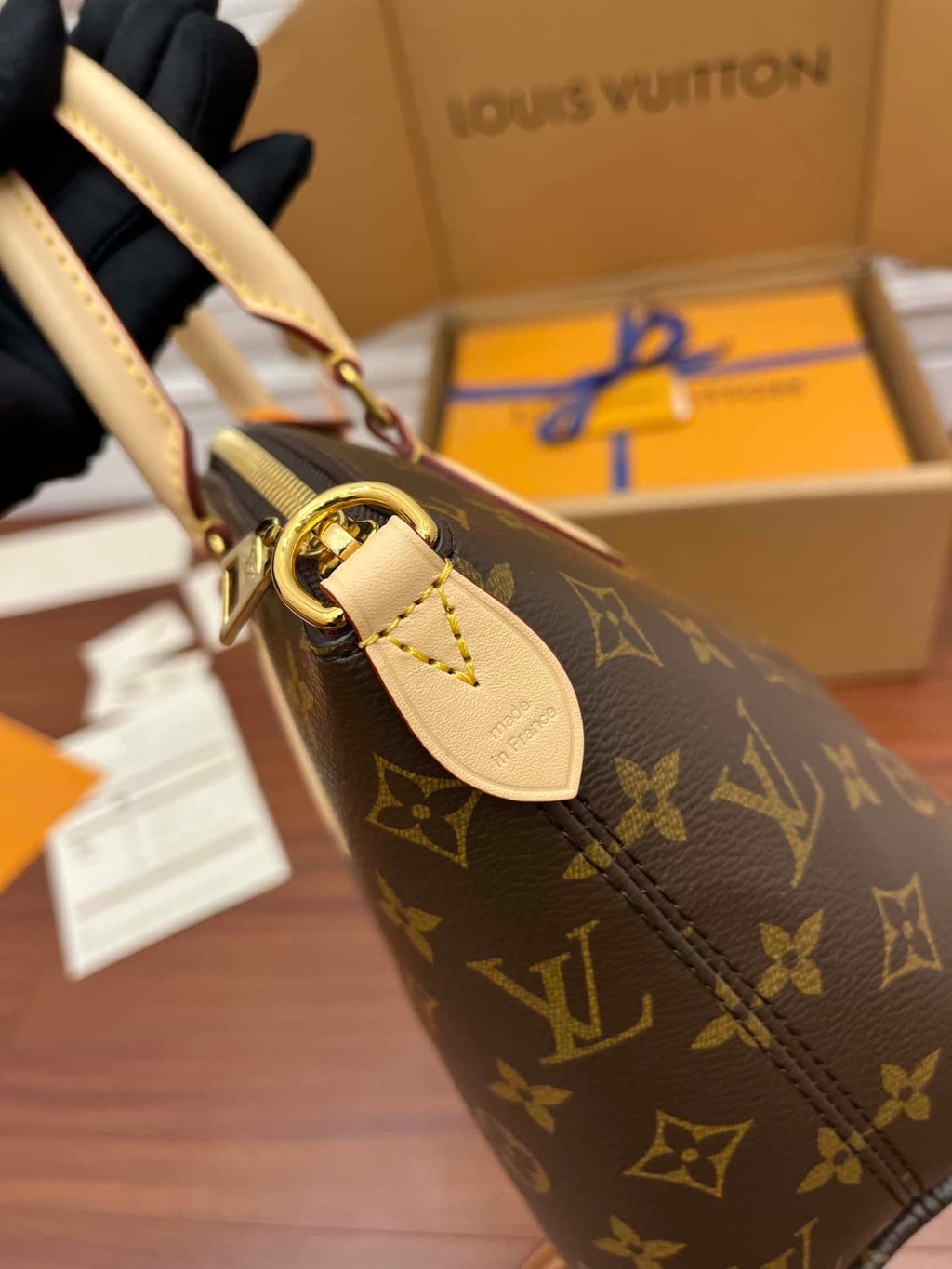 louis-vuitton-boetie-handbag Handle