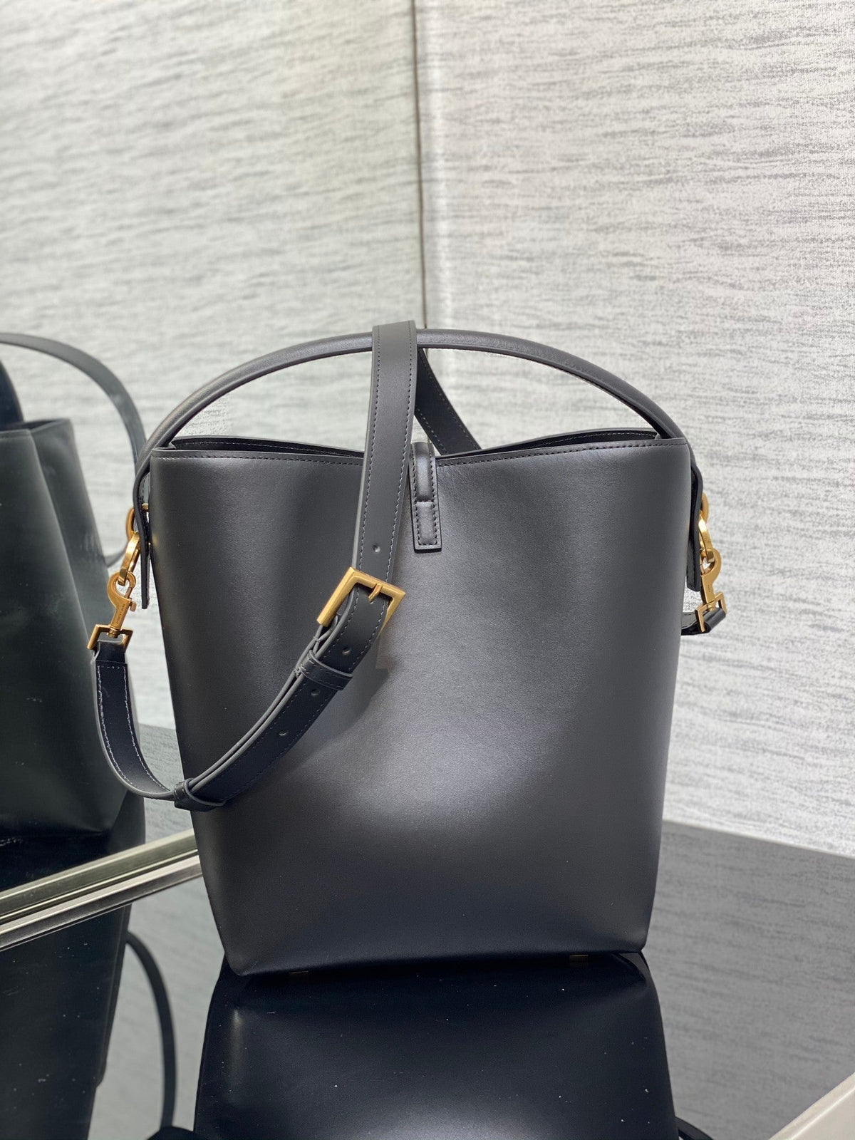 ysl-le-37-in-black-shiny-leather-20-x-25-x-16-cm Shoulder