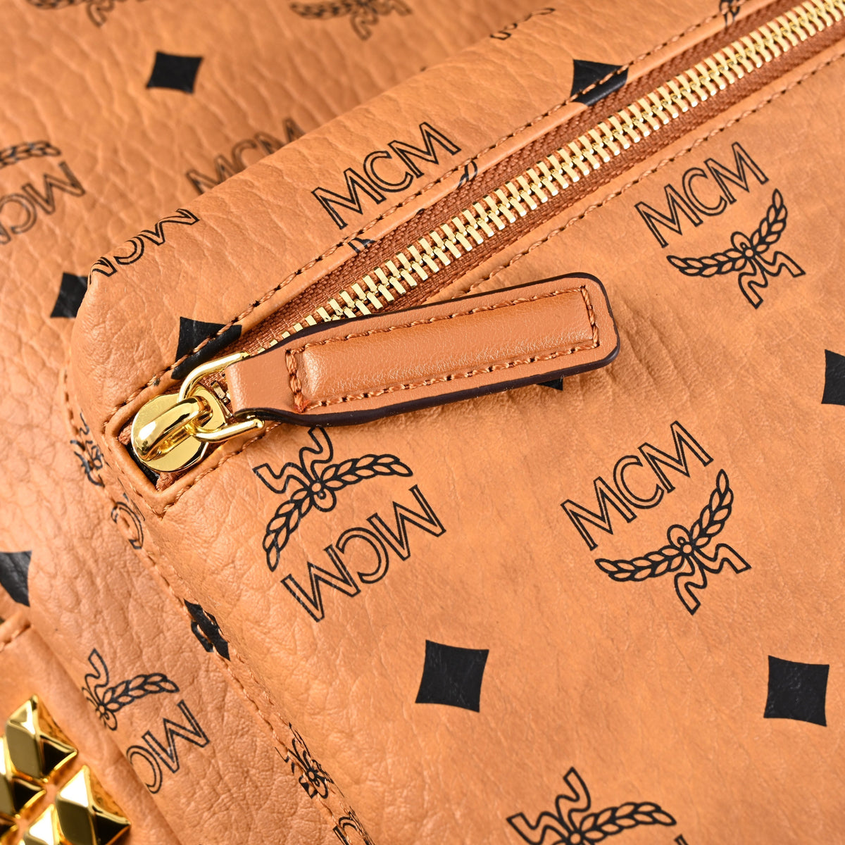 mcm-stark-visetos-medium-backpack-cognac-monogram-with-gold-tone-studs ohter