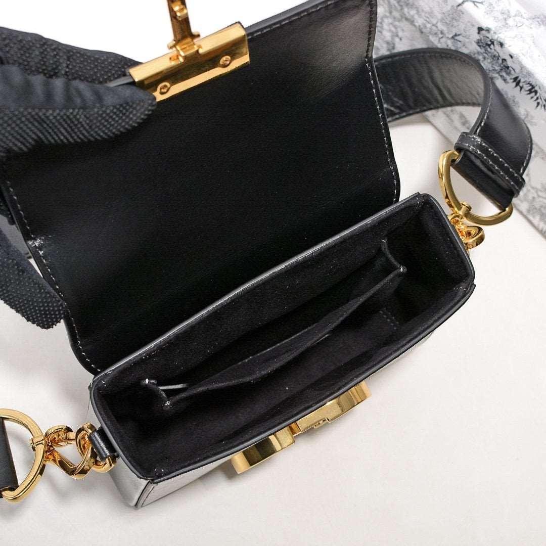 30-montaigne-flap-bag Shoulder