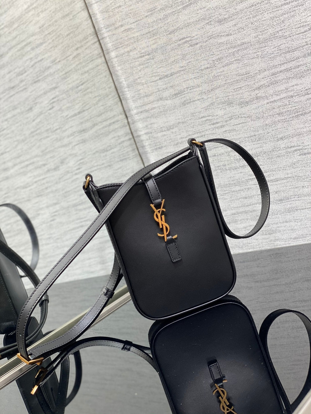 ysl-le-5-a-7-mini-black-bag-13x20x4cm Crossbody
