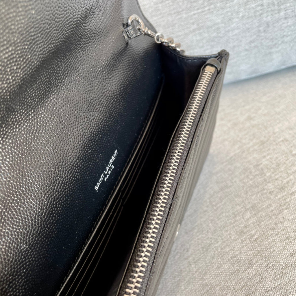 ysl-cassandre-envelope-chain-wallet-black-grain-leather-19x11-5x4-cm Crossbody