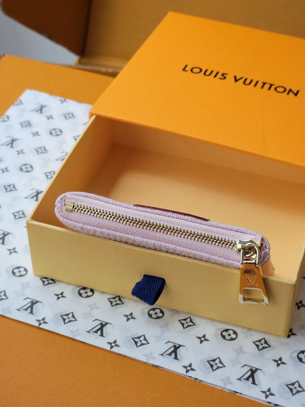 lv-denim-key-pouch-pink ohter