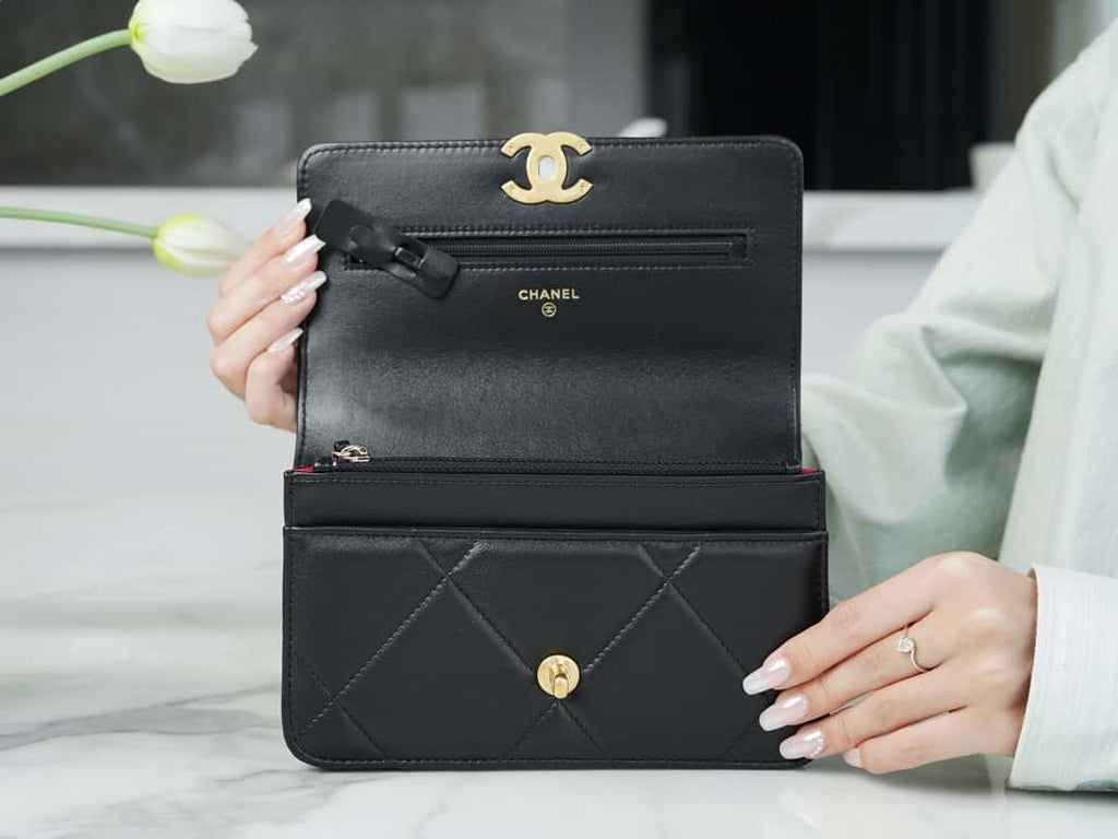 chanel-19-woc-wallet-on-chain-ap0957-black-flap-bag Crossbody