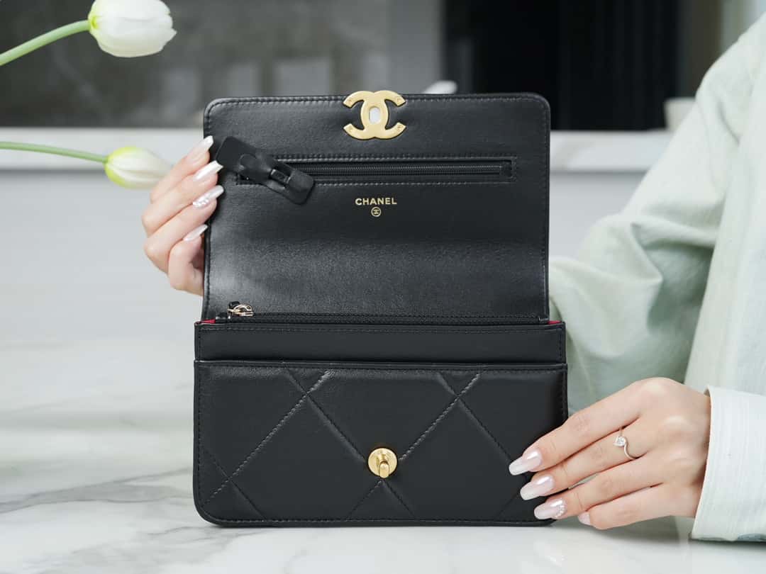 chanel-19-woc-wallet-on-chain-ap0957-black-flap-bag Crossbody