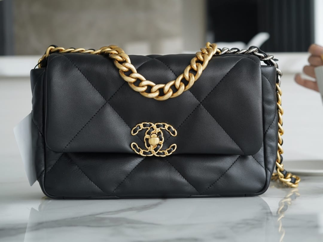 chanel-19bag-as1160-black-gold-buckle-bag-small-26cm Shoulder