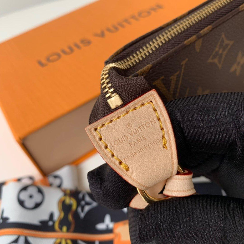louis-vuitton-pochette-accessoires Shoulder