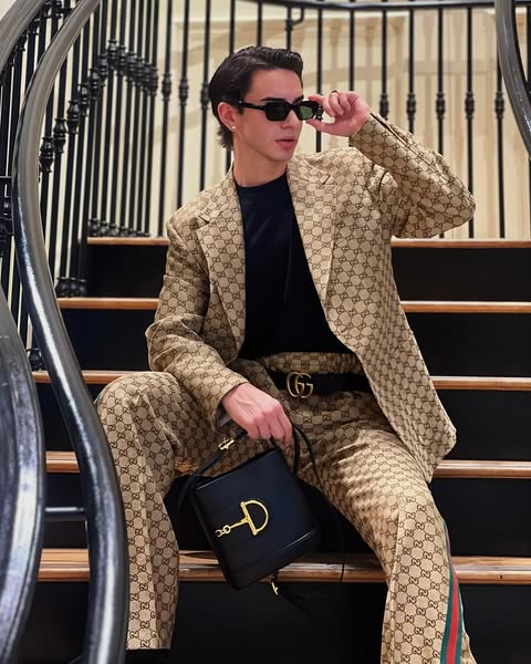 gucci-small-horsebit-embellished-leather-bucket-bag Shoulder