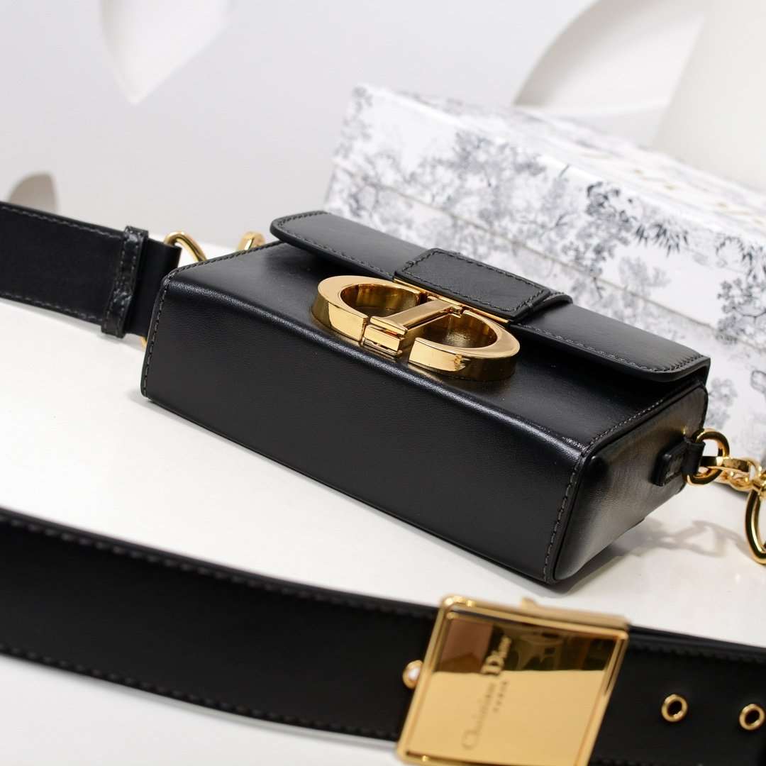 30-montaigne-flap-bag Shoulder
