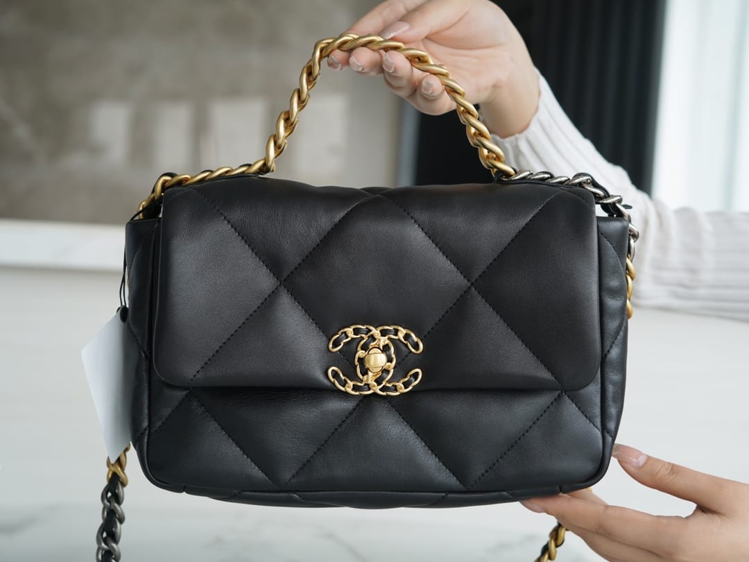 chanel-19bag-as1160-black-gold-buckle-bag-small-26cm Shoulder
