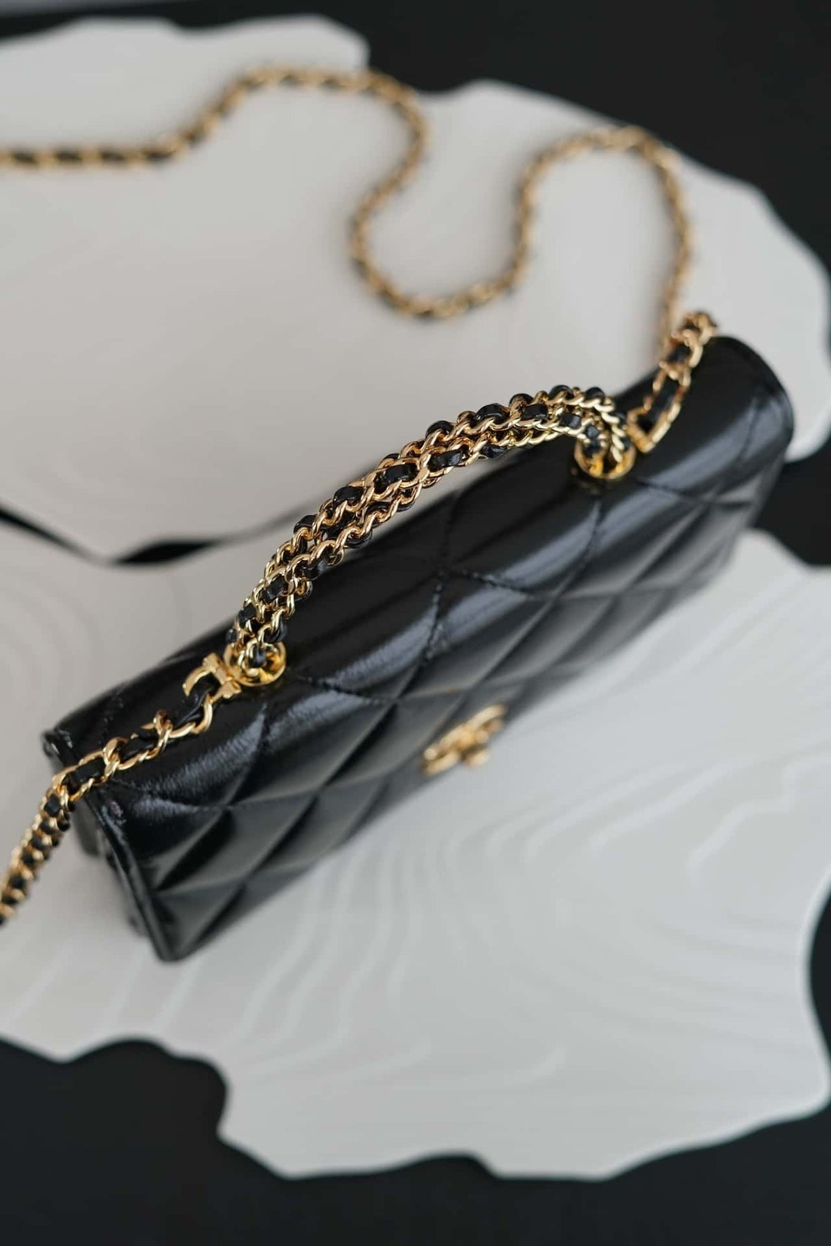 chanel-24b-woc-top-handle-in-black-shiny-lambskin-ghw Handle
