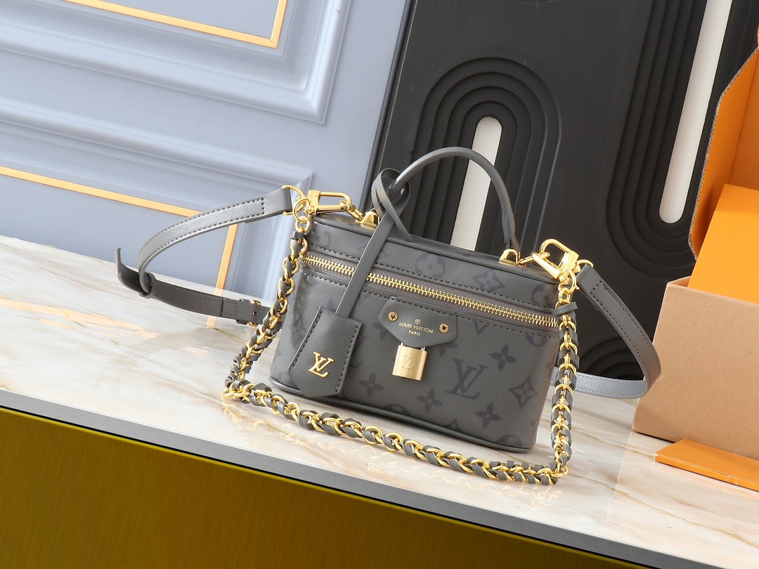 louis-vuitton-lv-vanity-chain-pouch-shoulder-bag-19-11-5-6-5cm Shoulder