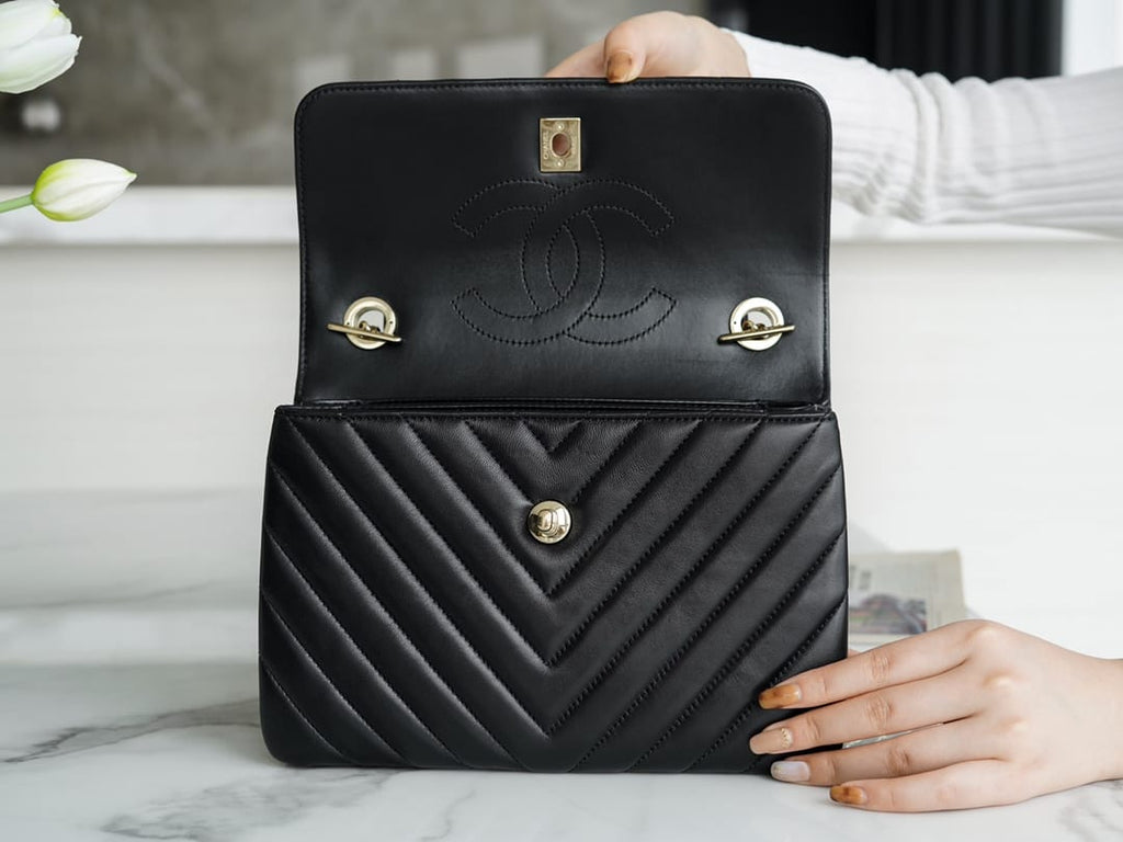 chanel-trendy-cc25-pre-owned-medium-chevron-trendy-handbag-25cm Handle