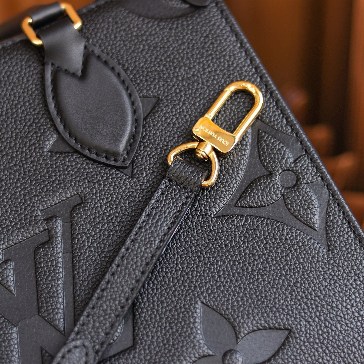 louis-vuitton-ebene-monogram-leather-bag Handle