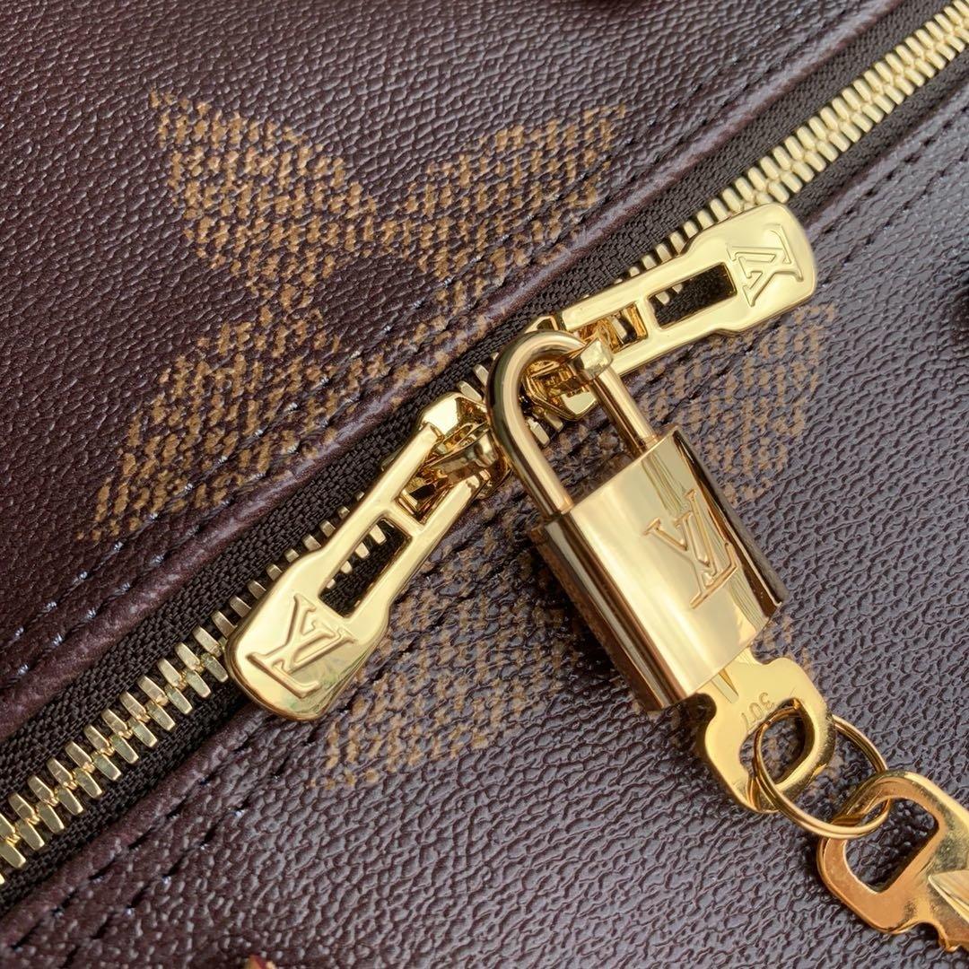 louis-vuitton-bag-25 Crossbody