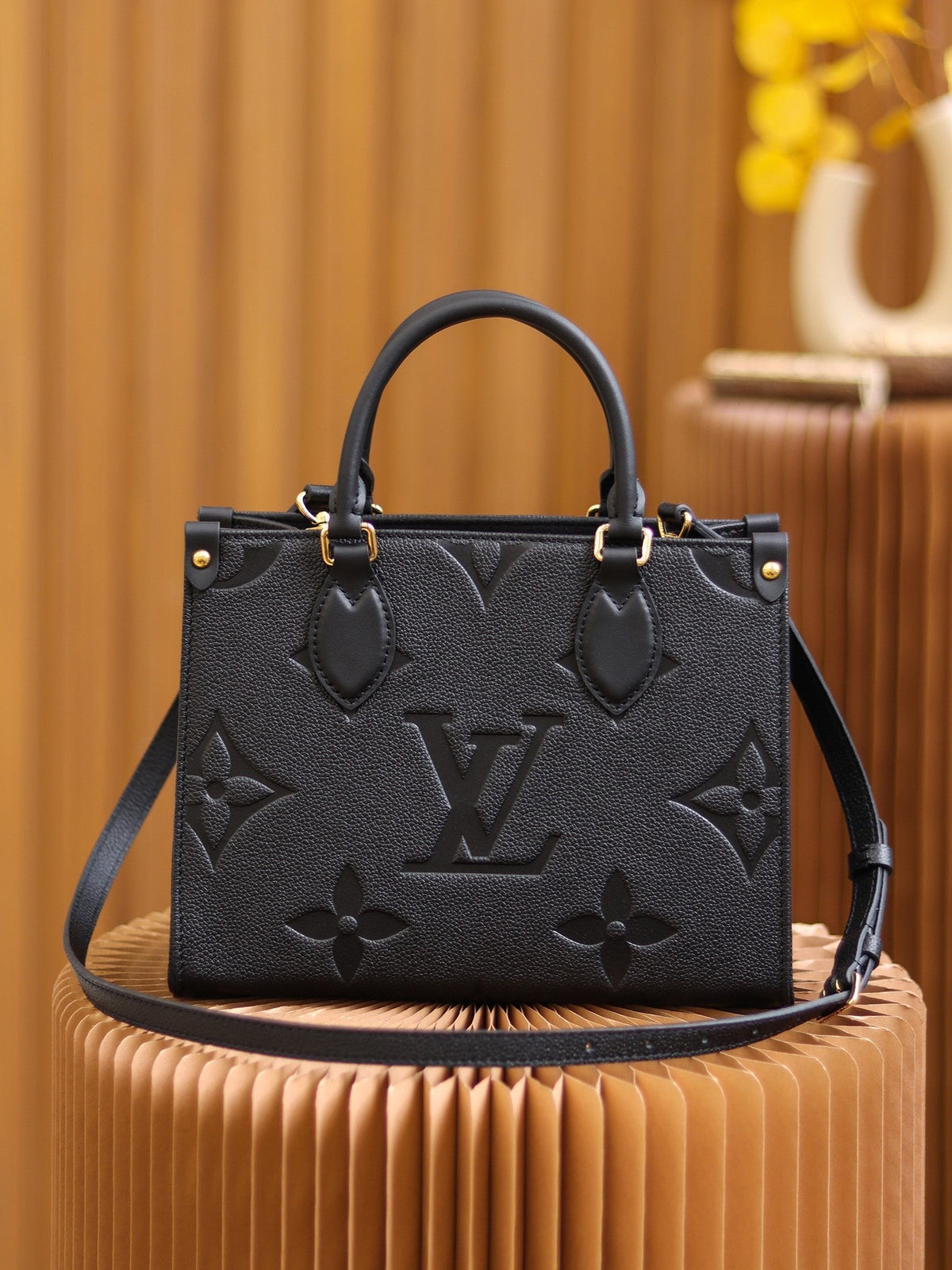 louis-vuitton-ebene-monogram-leather-bag Handle