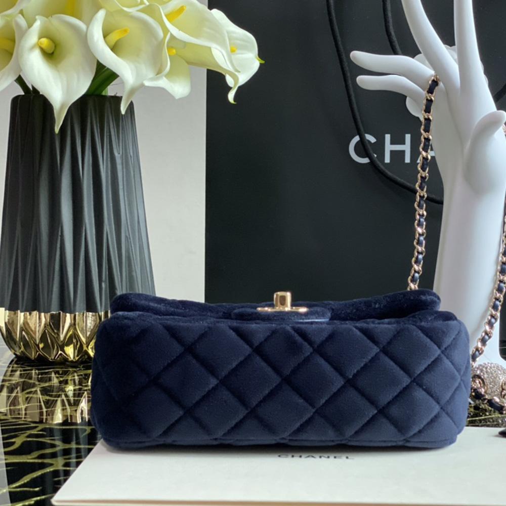 chanel-flap-bag-16 Crossbody